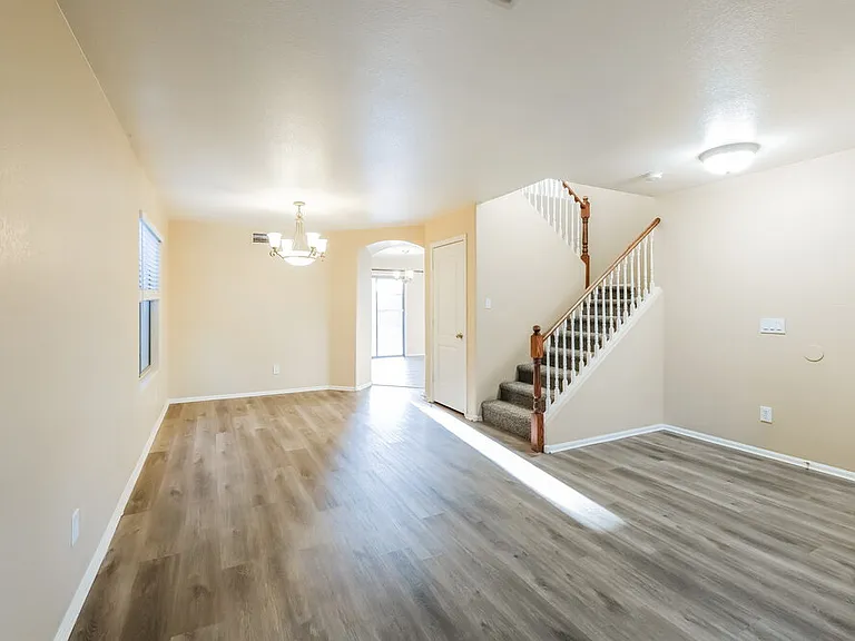 7816 S 48th Dr — Photo 5