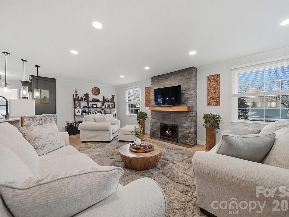 1st image of 1002 S Brady Ave