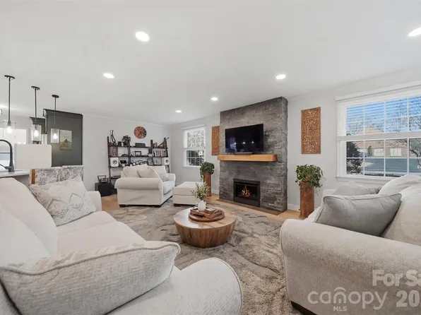 1002 S Brady Ave, Newton, NC 28658