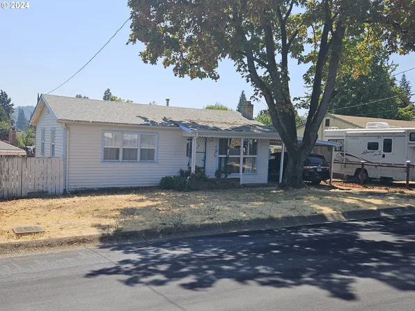 261 NW Cecil Ave, Roseburg, OR 97470