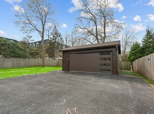 830 Deerfield Rd, Highland Park, IL 60035