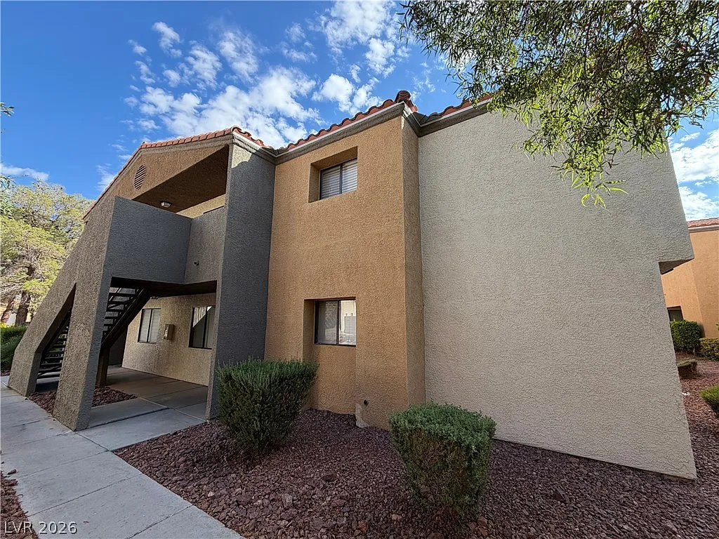 2 bed, 2.0 bath, 1074 sqft, $1,450 — Photo 2