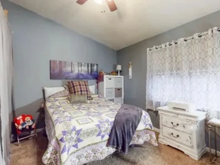 670 Shadywood Ln — Photo 13