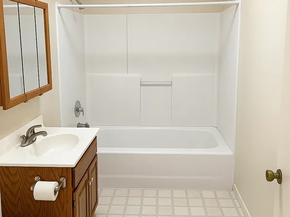 209 2nd St NW APT 6, Faribault, MN 55021