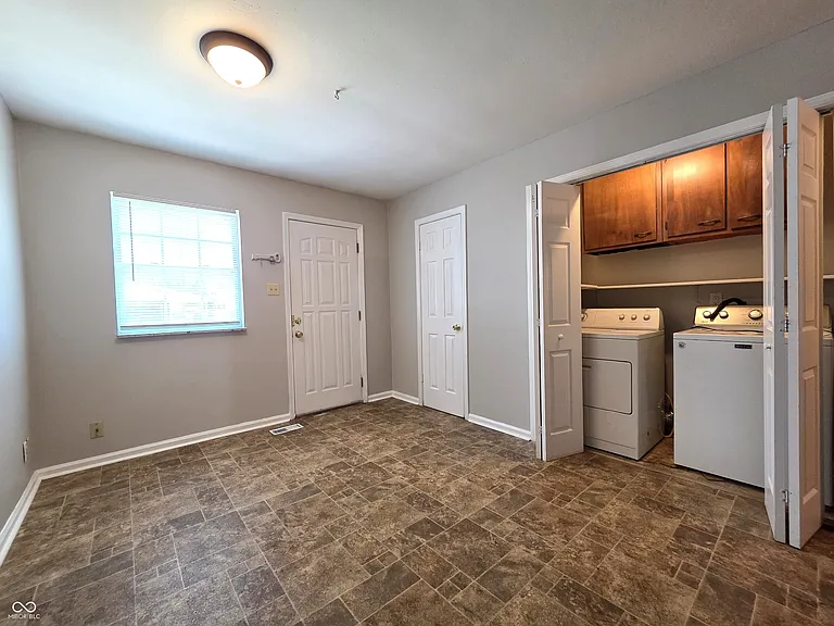 3845 Asbury St — Photo 9