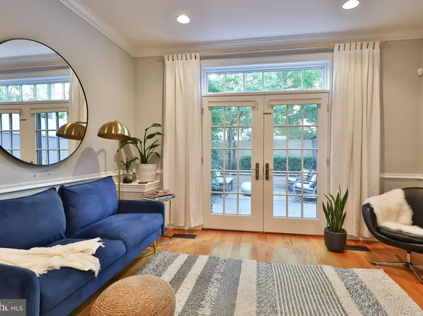 738 N Uber St, Philadelphia, PA 19130