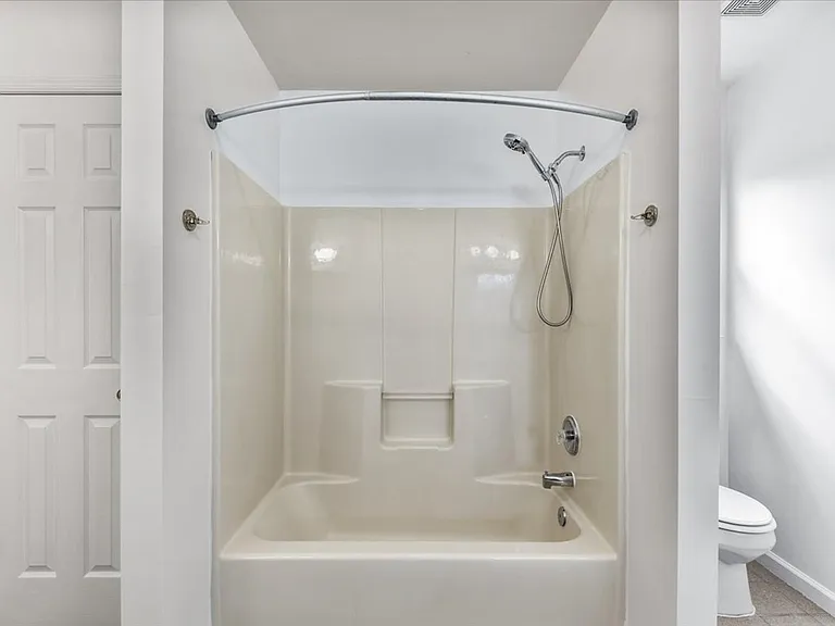 10704 Live Oak Ct — Photo 17
