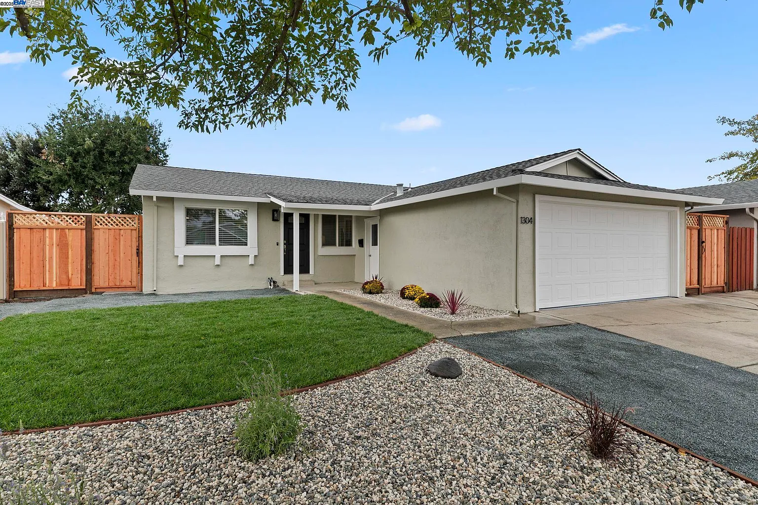 1304 Heather Ln photo 1