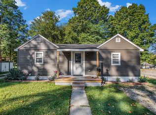 404 S Red Bud Trl, Buchanan, MI 49107