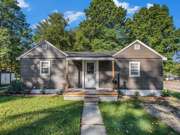 404 S Red Bud Trl, Buchanan, MI 49107