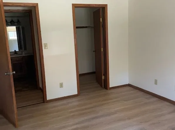 828 Weslyn Ct #8, West Bend, WI 53095
