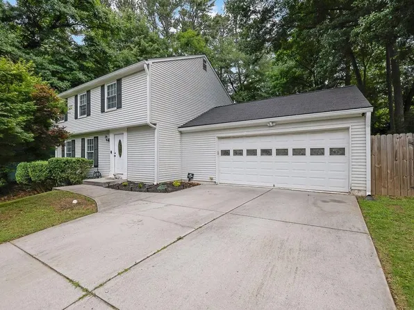 9665 N Pond Cir, Roswell, GA 30076