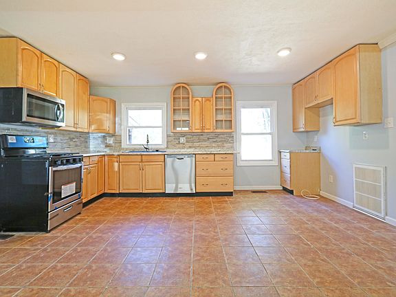 2nd image of 305 Naueda Dr
