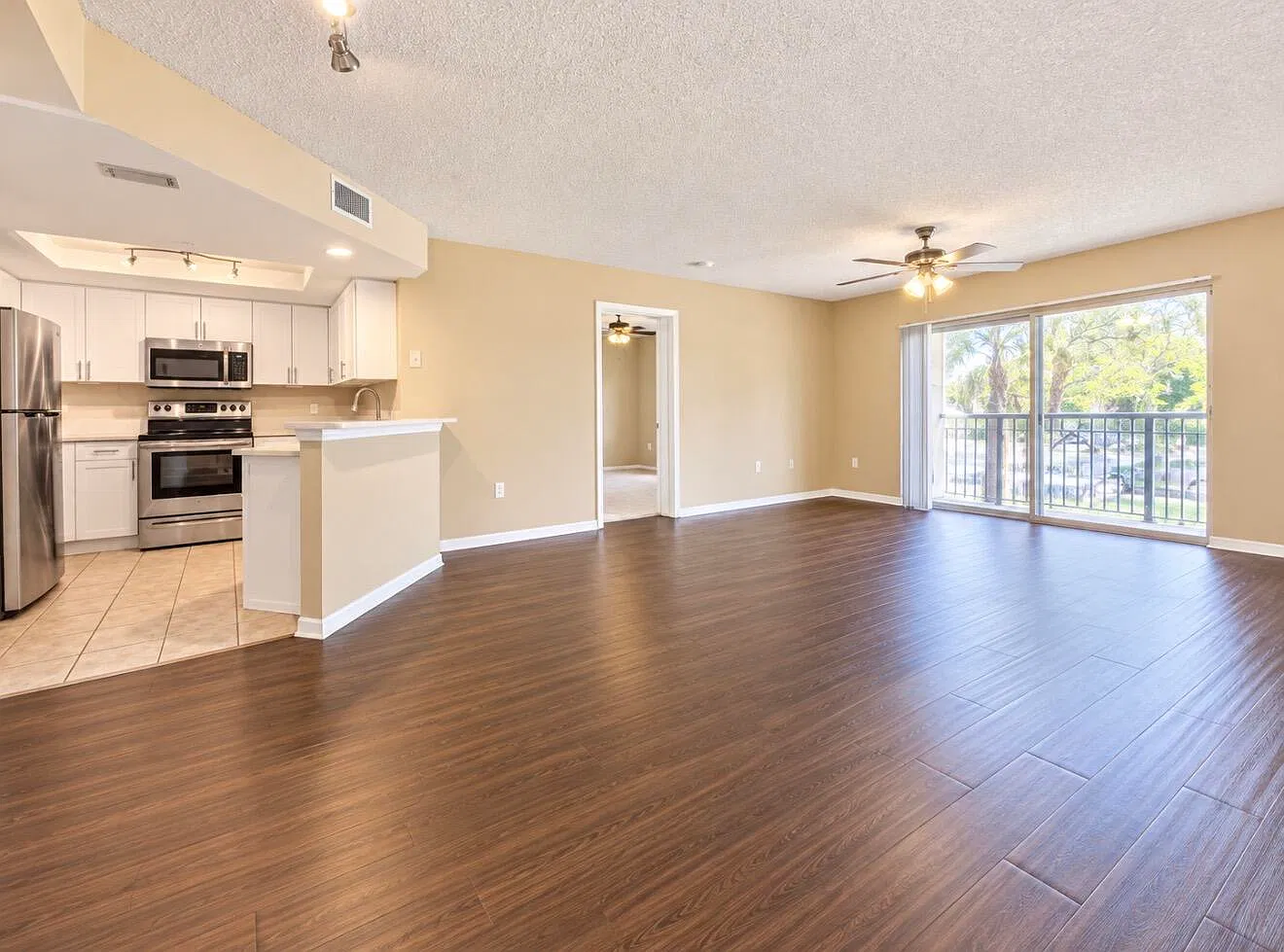 2 bed, 2.0 bath, 1026 sqft, $2,500 — Photo 3