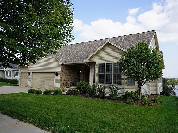3 car garage, Manorwoods Lk