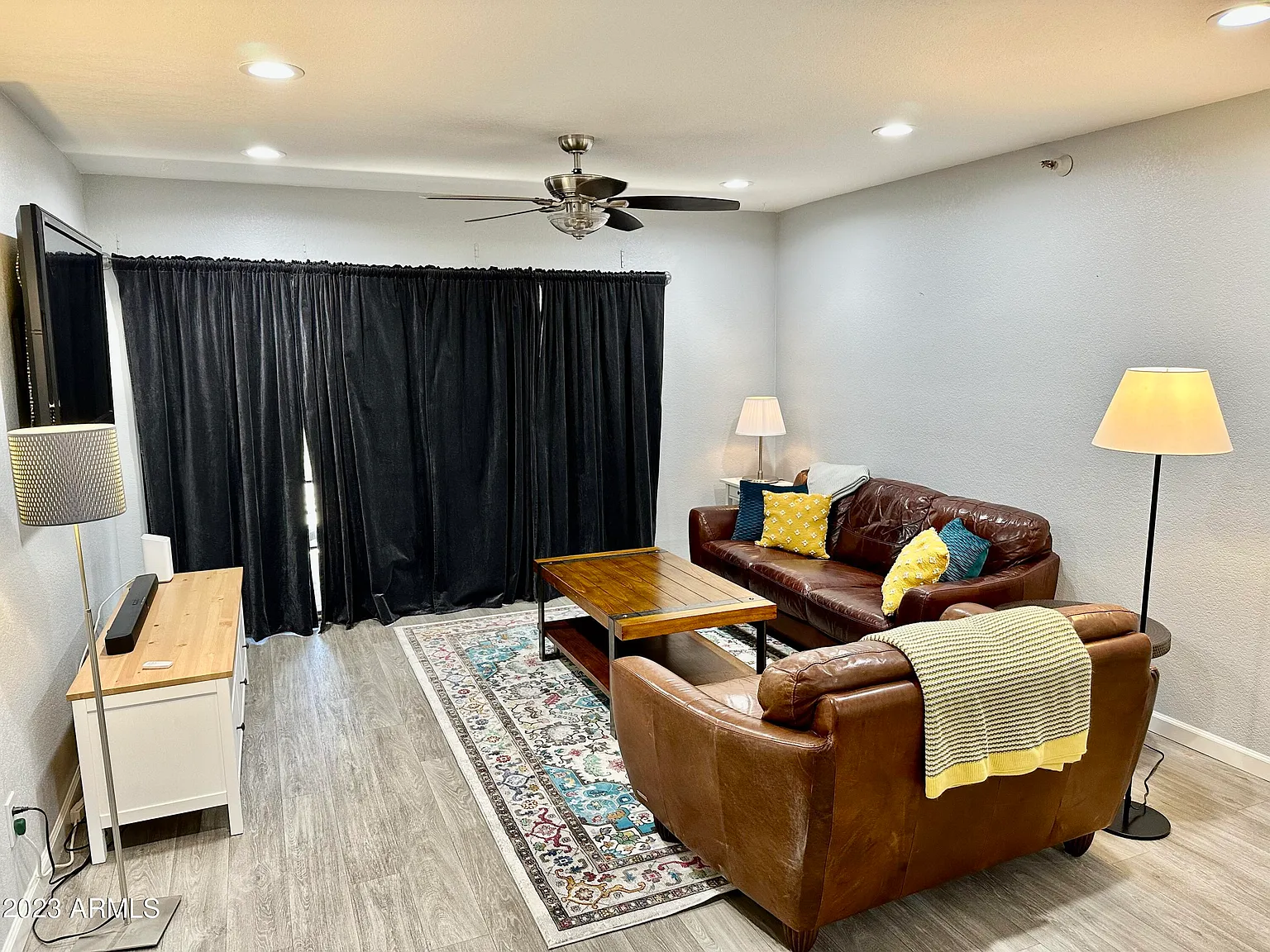 2 bed, 2.0 bath, 952 sqft, $2,300 — Photo 2