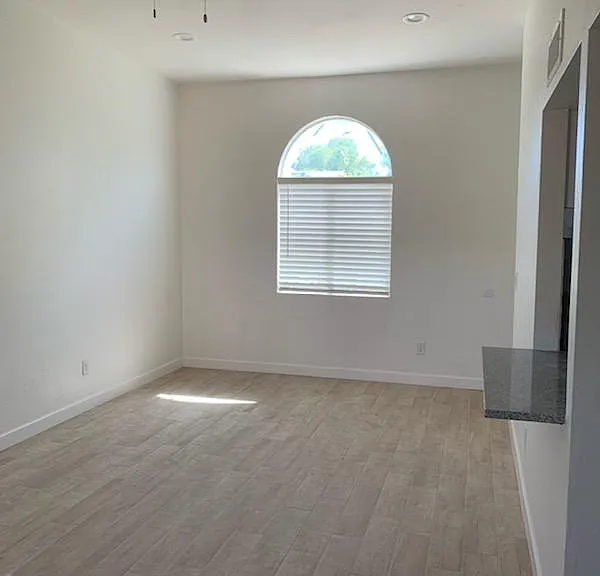 1410 E Hedrick Dr #2 — Photo 2