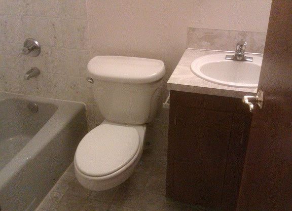 5th image of 4127 12th Ave NE APT 8