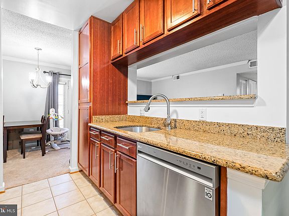 4th image of 15542 Horseshoe Ln