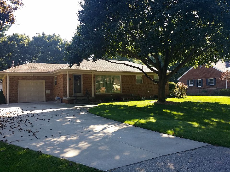 Front house beautiful tree