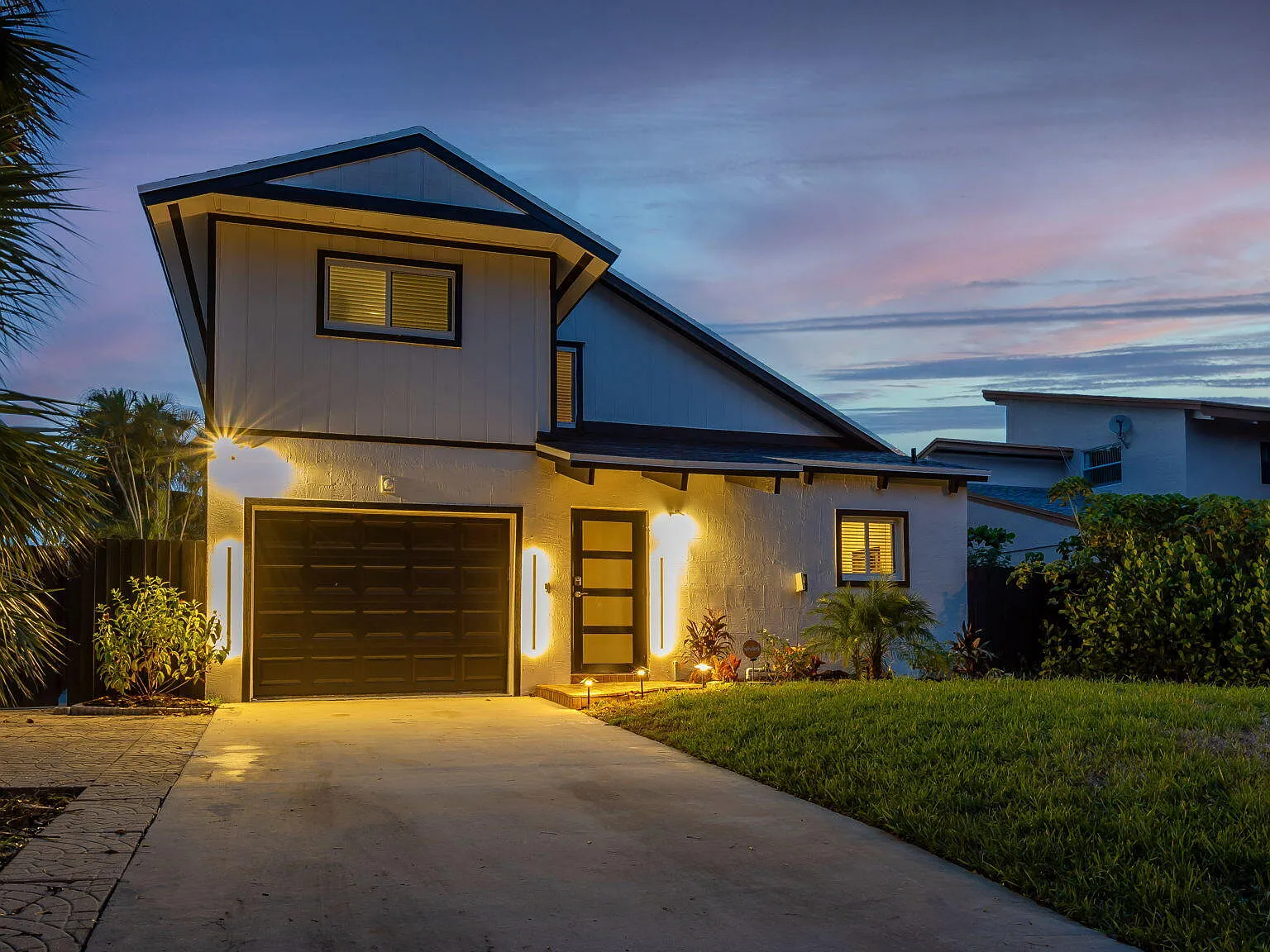 3 bed, 3.0 bath, 1630 sqft, $6,900 — Photo 3