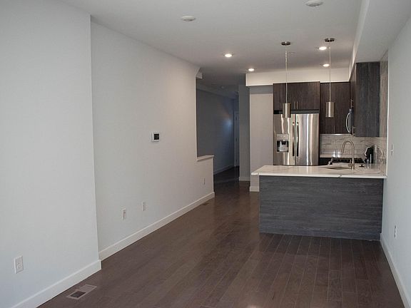 4th image of 2233 N Franklin St #2