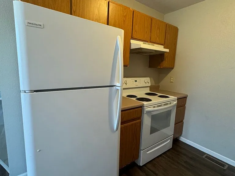 Bradford Terrace Apartments / 420 Britt Lane, RG — Photo 16