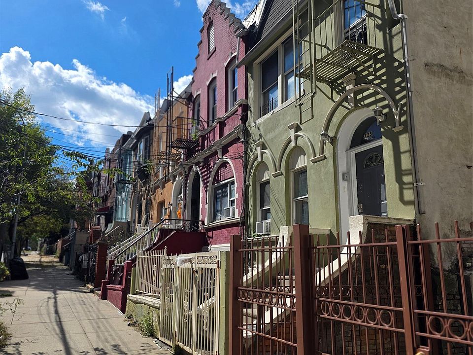 2nd image of 725 Eagle Avenue