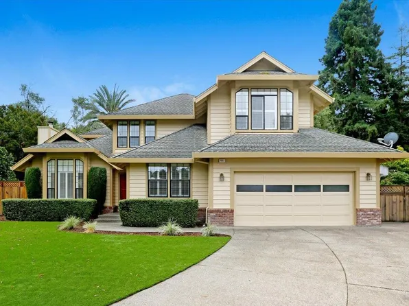 401 Fairway Court, Healdsburg, CA 95448