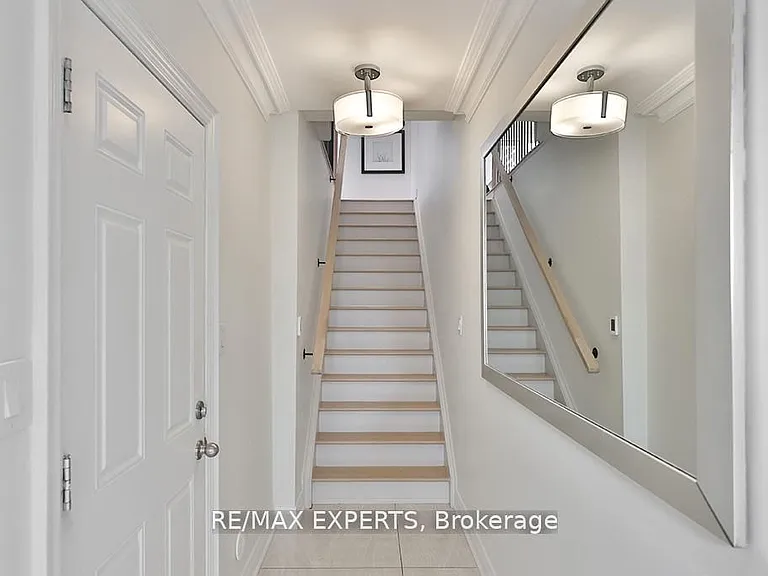 129 Powseland Cres — Photo 2