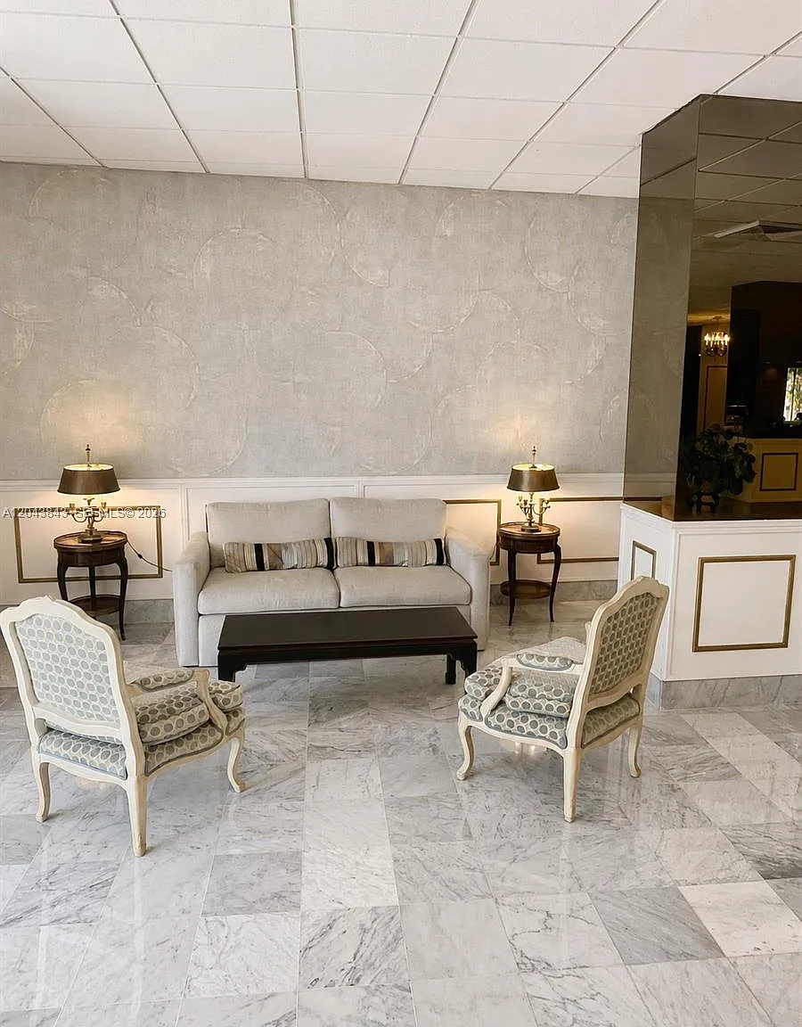 Imperial House Condo — Photo 4