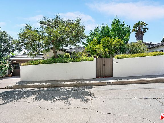 3rd image of 2219 Ben Lomond Dr