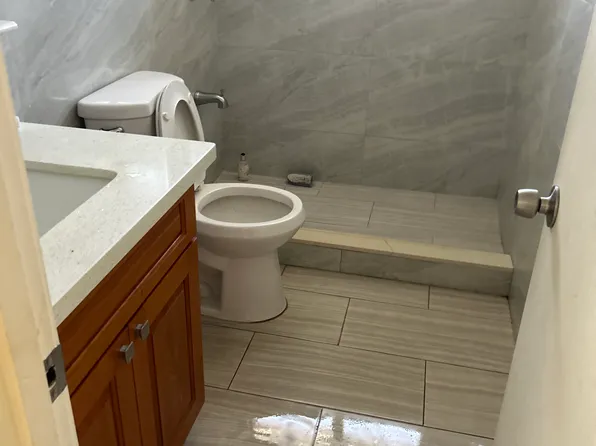 1042 Matzie Ln, Honolulu, HI 96817