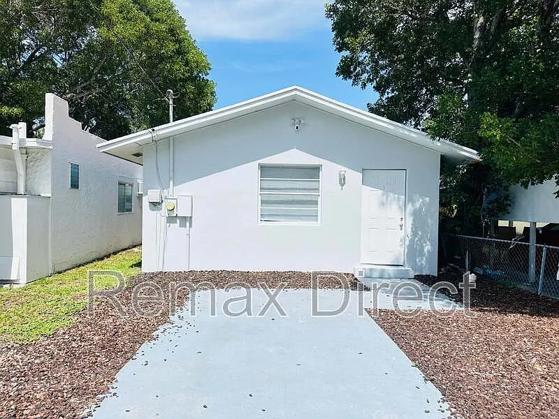 4 bed, 2.0 bath, $3,350 — Photo 3