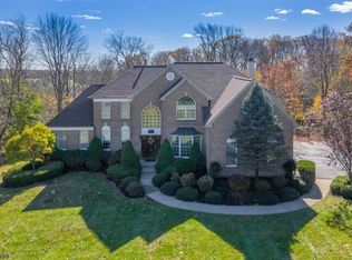 22 Old Schoolhouse Rd, Asbury, NJ 08802