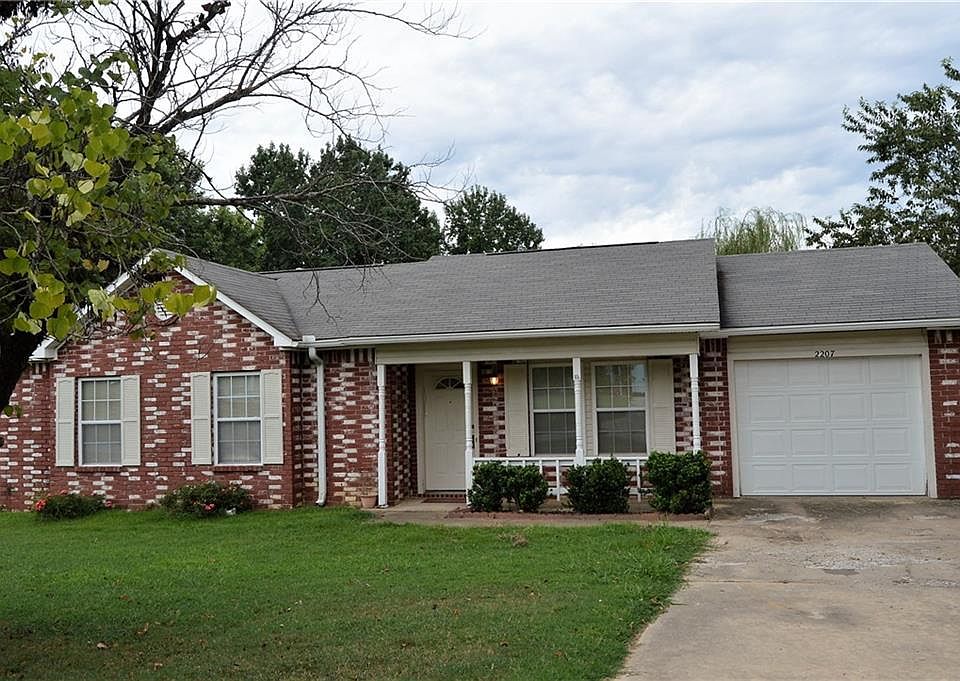 1st image of 2207 Granite Cir