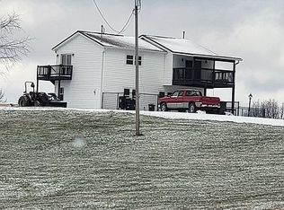 1615 Briggs Hill Rd, Belpre, OH 45714