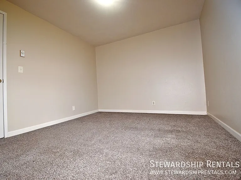 1170 Grant Aly #B — Photo 16