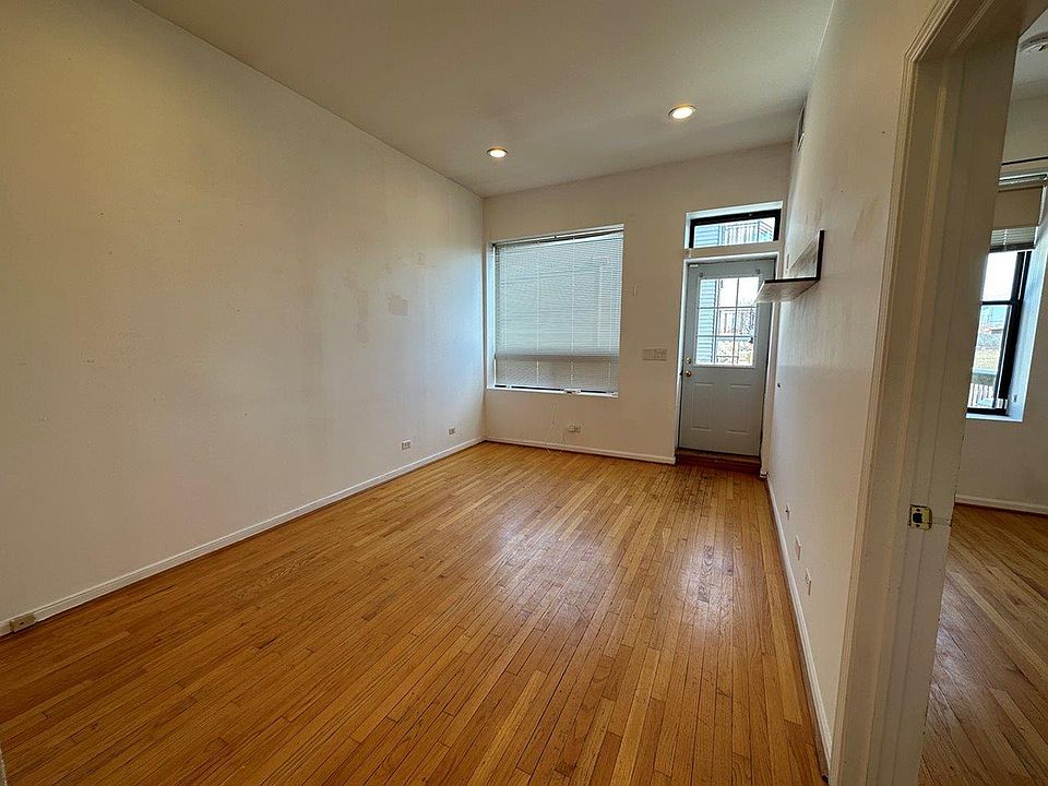 1st image of 817 N Hoyne Ave APT 3E