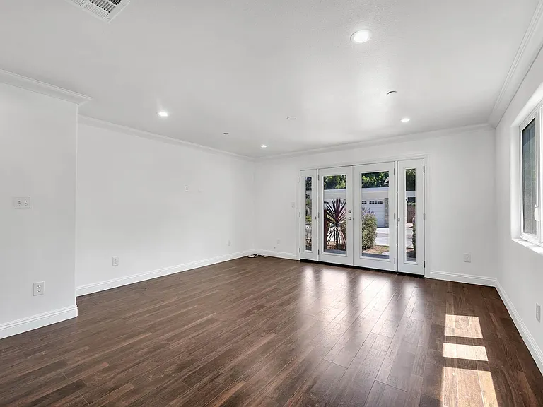2882 W 14th St — Photo 15