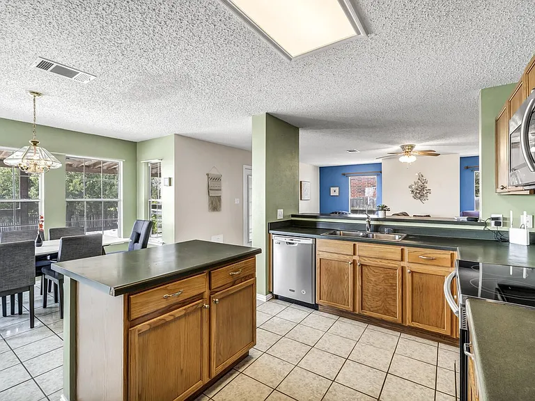 17627 Dansworth Dr — Photo 32