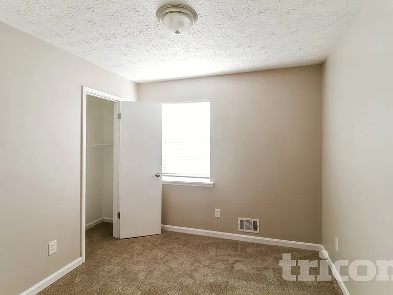 141 Hemlock Cir — Photo 11