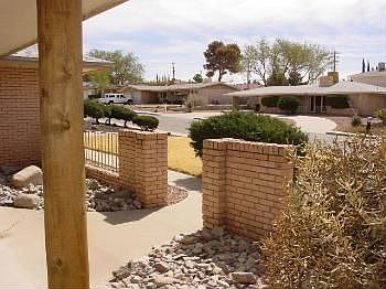 5th image of 2740 Huntington Dr
