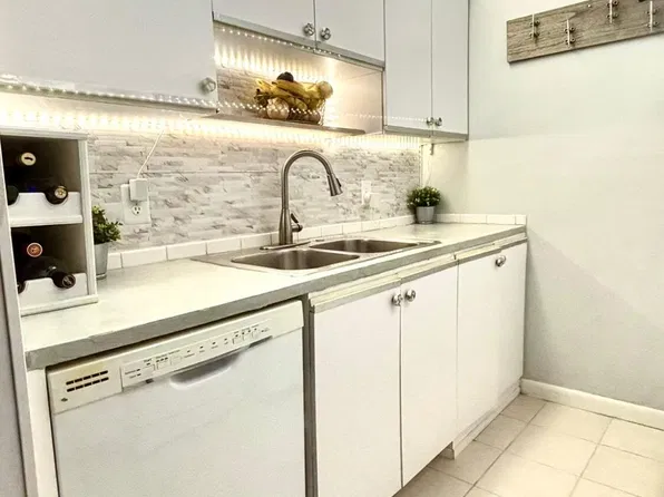 2 NEWPORT A Drive #2, Deerfield Beach, FL 33442