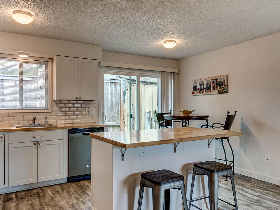 DUN 707 N Holly Dr Newberg OR Zillow