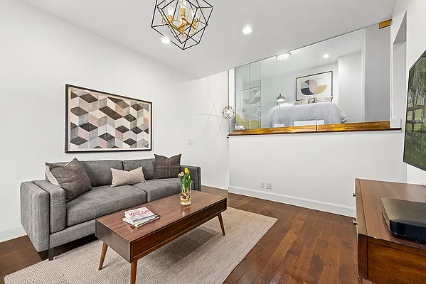 Sold by R New York | media 3