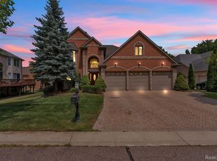 32404 Maria Ct, Livonia, MI 48152