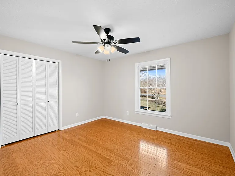 215 Hill St — Photo 34