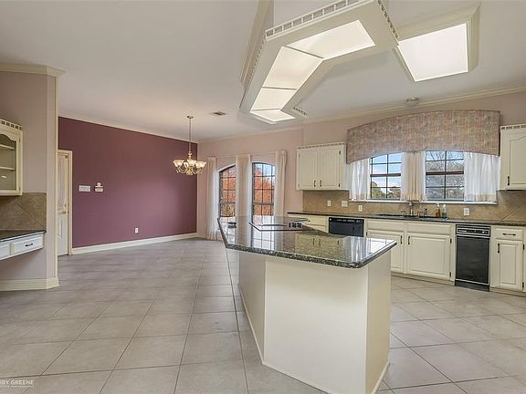 5th image of 4641 Cambridge Cir