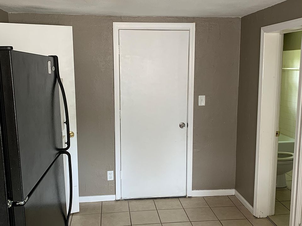 1st image of 4914 Blue Ln